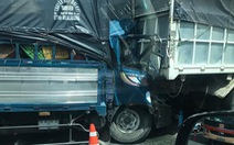 Húc đuôi xe tải đậu trên cao tốc Trung Lương, tài xế chết ngay trên cabin