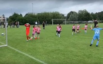 Video 'Bàn thắng từ...trên trời rơi xuống' giúp AZ Alkmaar vô địch Giải U 12 châu Âu