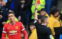 Giải ngoại hạng Anh ra luật ‘ngớ ngẩn’ khi rút thẻ đỏ cầu thủ vào phòng VAR