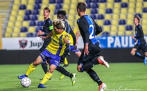 Ảnh Công Phượng đá chính 'tả xung hữu đột' cùng đội U21 Sint Truiden
