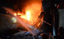 Video: Cháy lớn ở Công ty Rạng Đông, hàng trăm công nhân tháo chạy