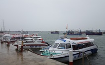 Dừng hoạt động tàu ra vào Cù Lao Chàm, đưa 125 người vào bờ