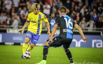 HLV Marc Brys 'bảo vệ' Công Phượng và cầu thủ Sint-Truidense sau trận thảm bại 0-6