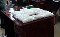 Bắt 15kg chất bột nghi ma túy đá tại cửa khẩu quốc tế Hoa Lư