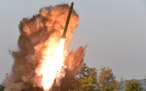 Triều Tiên bắn tên lửa, đầu đạn rơi trong vùng đặc quyền của Nhật?