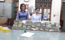 Tạm giữ khẩn cấp hai phụ nữ vận chuyển 80 bánh heroin