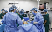 Hai bệnh nhân ung thư được phẫu thuật bằng robot thế hệ mới