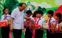Thủ tướng Nguyễn Xuân Phúc đón Tết Trung thu cùng trẻ em Quảng Nam