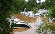 Nước ngập nhấn chìm thủ đô Indonesia ngay ngày đầu năm mới