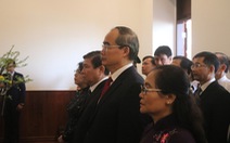 Lãnh đạo TP.HCM dâng hương Chủ tịch Hồ Chí Minh và Chủ tịch Tôn Đức Thắng