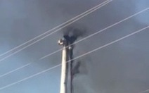 Tuôcbin trụ điện gió ở Tuy Phong bốc cháy dữ dội