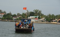 Lốc xoáy đánh chìm tàu trên sông Trường Giang, 2 cha con mất tích