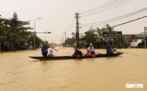 Tạm dừng chạy tàu giữa Hà Nội với Huế do lũ lụt