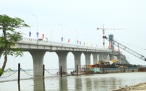 Hợp long cây cầu thứ 3 qua sông Lam nối hai tỉnh Nghệ An - Hà Tĩnh