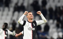 Ronaldo chuyển đến Turin cách ly bằng... máy bay cứu thương