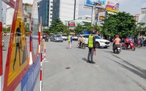 Nhiều người bỡ ngỡ ngày đầu cấm xe qua cầu vượt Nguyễn Hữu Cảnh