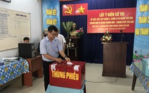 Người dân TP.HCM đi bỏ phiếu về việc thành lập TP Thủ Đức