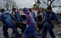 Bão Goni giảm sức mạnh khi đổ bộ vào Philippines, ít nhất 4 người chết