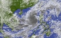 Sáng mai bão số 13 ngay trên biển Việt Nam, tâm bão gió giật cấp 15, sóng cao 10m