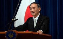 Thủ tướng Suga đối mặt áp lực vì lùm xùm từ thời ông Abe