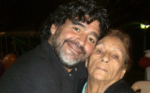 Điều hối tiếc nhất của Maradona: 'Tôi luôn muốn ở cạnh mẹ thêm một ngày'