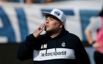 Maradona bị 'ngã đập đầu, nhịp tim 115/phút nhưng... không ai quan tâm'?