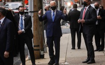 Video: Ông Joe Biden xuất hiện với nẹp chân, đi lại bình thường