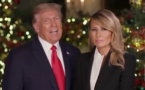 Vợ chồng Tổng thống Trump chúc Giáng sinh, gọi vắc xin là 'phép mầu'