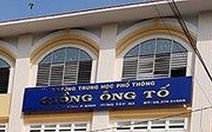 Công an làm việc với 2 nam sinh đặt máy quay lén trong nhà vệ sinh nữ