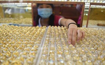 Giá vàng trong nước vẫn cao hơn thế giới gần 4 triệu đồng