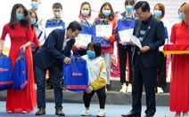 Người đi trước nâng bước người đi sau