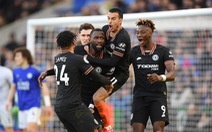 Chelsea và Leicester chia điểm sau màn rượt đuổi tỉ số hấp dẫn