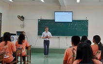 Sinh viên Pháp đến Việt Nam dạy toán