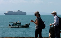 Công ty Việt Nam hỗ trợ đón tàu bị 'hắt hủi' cập cảng Campuchia