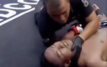 Xử lý cực nhanh, trọng tài cứu nguy võ sĩ muay Thai bị knock-out