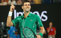 Djokovic 'gây sốt' với clip đánh quần vợt với người hâm mộ giữa đường