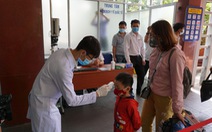 Kiểm tra thân nhiệt hành khách tại ga Sài Gòn chống dịch do virus corona