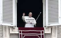 Giáo hoàng lần đầu xuất hiện, thông báo hủy thêm sự kiện