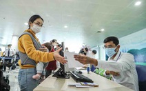 Sân bay Nội Bài thắt chặt thủ tục khai báo y tế