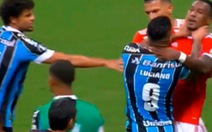 Video: Trọng tài 'mỏi tay', rút 8 thẻ đỏ trong vài phút ở Copa Libertadores