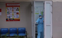 150 bác sĩ, y tá tiếp xúc với 2 điều dưỡng Bệnh viện Bạch Mai mắc COVID-19