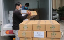Tặng hơn 5.200 chai sát khuẩn cho ngành y tế TP.HCM và Tây Ninh