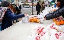 'Ngân hàng thực phẩm' cứu trợ người nghèo giữa tâm dịch New York