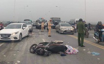 Người đàn ông tử vong cạnh xe máy trên cầu Vĩnh Tuy khiến giao thông tê liệt