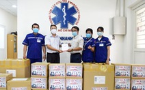 Báo Tuổi Trẻ trao nhiều trang thiết bị y tế cho Trung tâm cấp cứu 115 TP.HCM