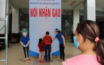 'ATM gạo' nhân ái có mặt ở Bình Định, nhiều tấm lòng tràn tới đổ gạo vô