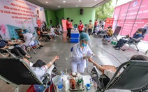 Miss Charm International Quỳnh Nga cùng hàng trăm bạn trẻ hiến máu mùa COVID-19