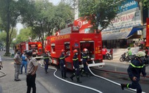 Cơ sở spa trong hẻm đường Võ Văn Tần cháy dữ dội, khói nghi ngút