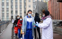 Bắc Kinh cho học sinh đeo vòng đo thân nhiệt