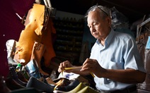 Người nghệ nhân già gần 90 tuổi lưu giữ hào quang của nghệ thuật đóng giày